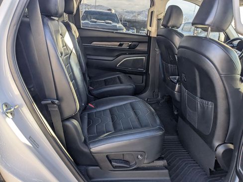 Used 2020 Kia Telluride SX w/ SX Prestige Package image 17
