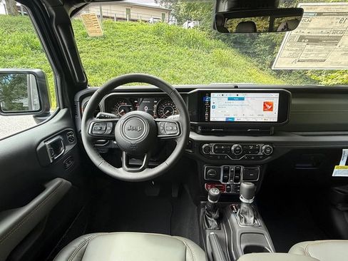 New 2025 Jeep Gladiator Mojave image 14