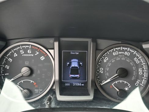 Used 2020 Toyota Tacoma TRD Off-Road image 22