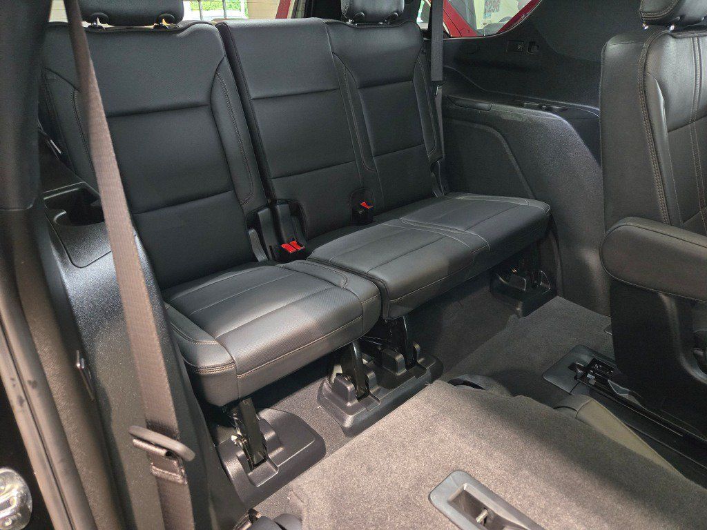 Used 2025 Chevrolet Tahoe High Country RWD image 12