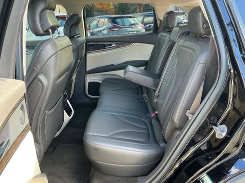 Used 2019 Lincoln Nautilus Reserve image 24