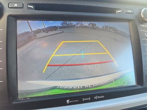 Used 2019 Toyota Highlander FWD V6 image 16