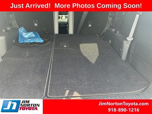 Used 2021 Toyota Highlander Limited FWD image 13