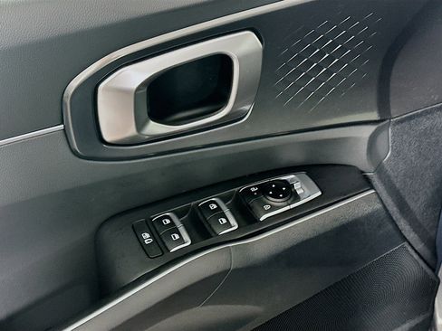 Used 2025 Kia Sorento LX image 15