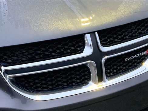 Used 2018 Dodge Grand Caravan SE w/ UConnect Hands-Free Group image 28