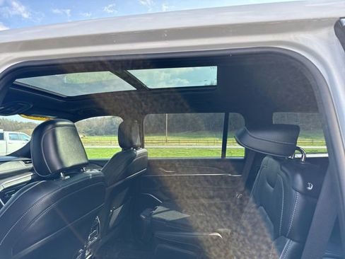 Used 2025 Jeep Grand Cherokee L Overland AWD/4WD image 11