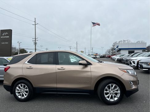 Used 2019 Chevrolet Equinox LT image 3