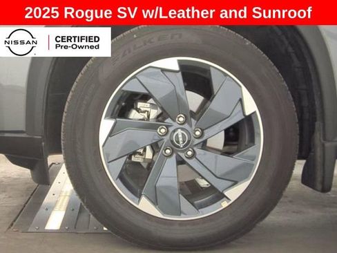 Used 2025 Nissan Rogue SV w/ SV Premium Package FWD image 8