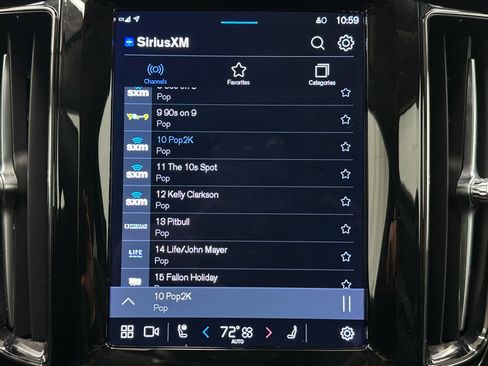 Used 2023 Volvo XC60 B5 Plus image 31