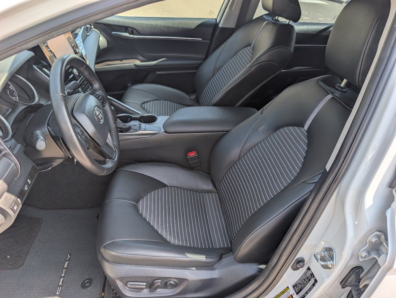 Used 2024 Toyota Camry SE FWD image 2