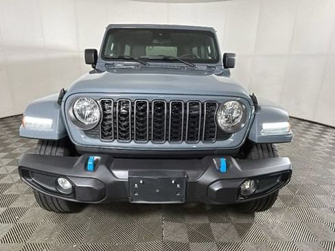 Used 2024 Jeep Wrangler Unlimited w/ Convenience Group AWD/4WD image 7
