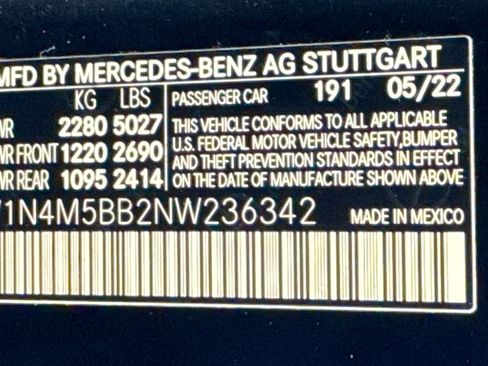 Certified 2022 Mercedes-Benz GLB 35 AMG AMG GLB 35 4MATIC SUV image 31