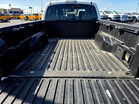 Used 2020 Toyota Tacoma TRD Sport AWD/4WD image 8