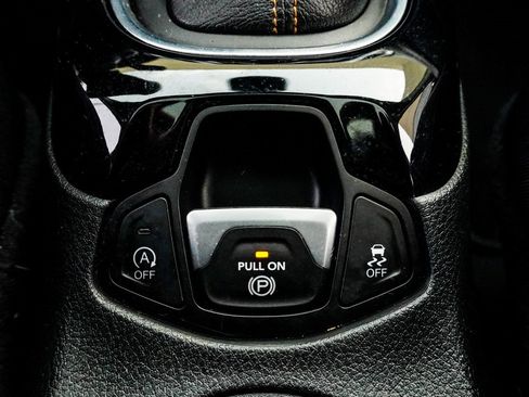 Used 2017 Jeep Compass Limited w/ Navigation Group image 22