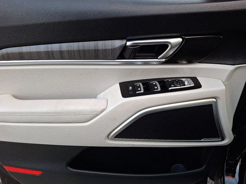 Used 2023 Kia Telluride EX w/ EX Captain's Chair Package image 13