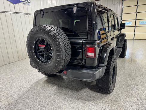 Used 2020 Jeep Wrangler Unlimited Sahara AWD/4WD image 7