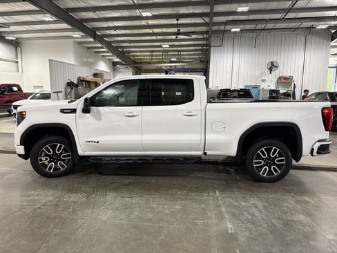 Used 2023 GMC Sierra 1500 AT4 w/ AT4 Premium Package AWD/4WD image 5