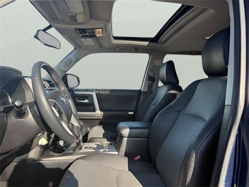 Used 2018 Toyota 4Runner SR5 Premium image 11