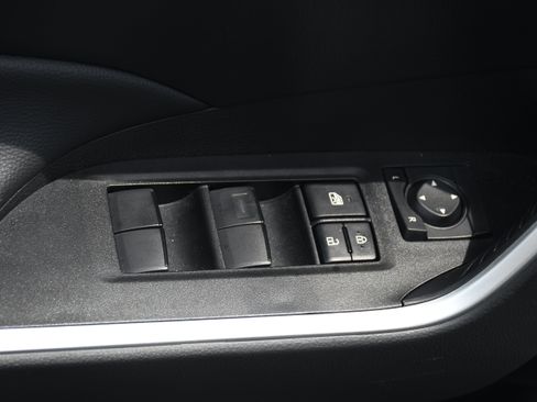 Used 2025 Toyota RAV4 LE AWD/4WD image 10