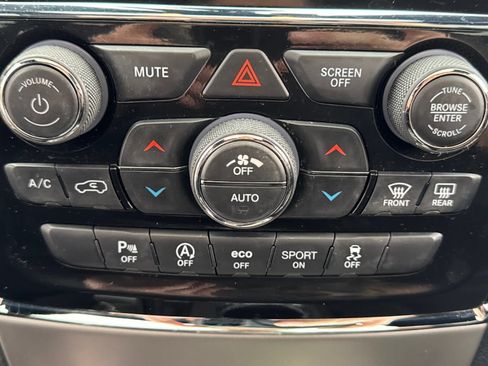 Used 2022 Jeep Grand Cherokee Limited image 31