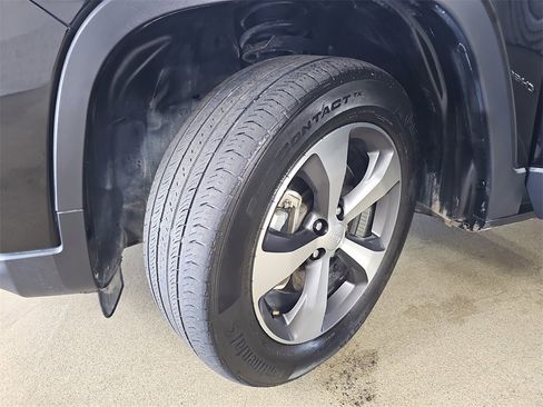 Used 2022 Jeep Cherokee Limited image 37