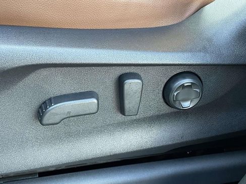 Certified 2025 Subaru Ascent Touring w/ Popular Package #2 image 9