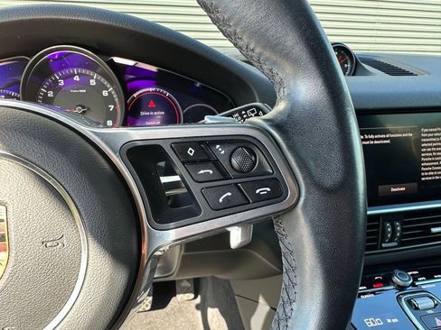 Used 2022 Porsche Cayenne Platinum Edition image 16