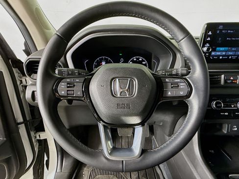 Certified 2025 Honda Pilot EX-L image 11