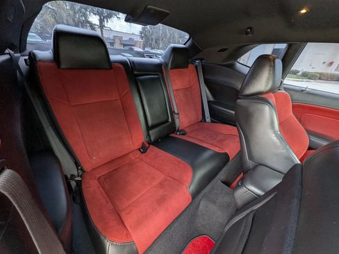 Used 2019 Dodge Challenger R/T w/ Driver Convenience Group RWD image 10