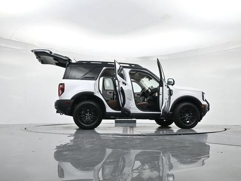 Used 2025 Ford Bronco Sport Outer Banks w/ Sasquatch Outer Banks Package AWD/4WD image 49