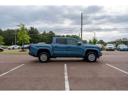Used 2026 Toyota Tacoma SR5 AWD/4WD image 4