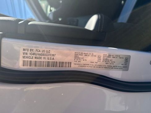 New 2025 Jeep Grand Cherokee Altitude image 25