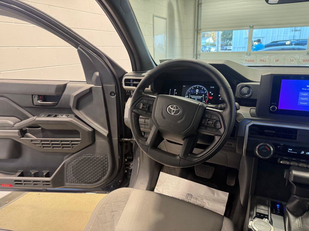 Certified 2025 Toyota Tacoma SR5 AWD/4WD image 19