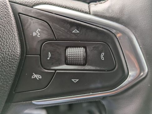 Used 2025 Chevrolet Trax LT w/ LT Convenience Package image 18