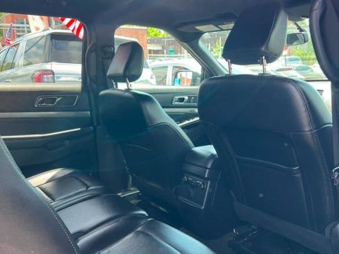 Used 2018 Ford Explorer XLT w/ Equipment Group 202A AWD/4WD image 20