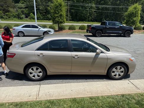 Used 2009 Toyota Camry LE FWD image 6