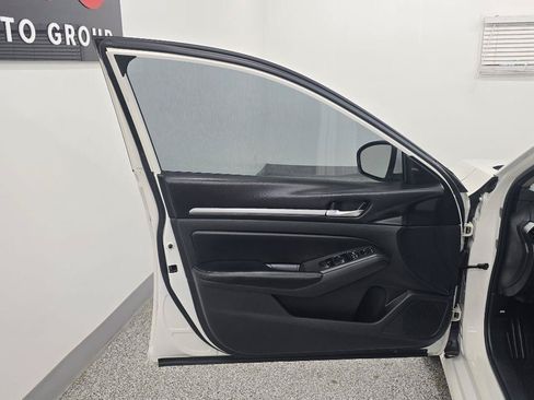 Used 2022 Nissan Altima 2.5 SV FWD image 25