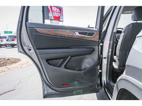 Used 2024 Volkswagen Atlas SE image 21