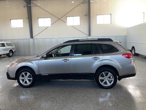 Used 2014 Subaru Outback 2.5i Limited AWD/4WD image 4