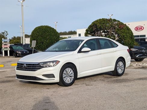 Used 2019 Volkswagen Jetta S w/ Driver Assistance Package image 2
