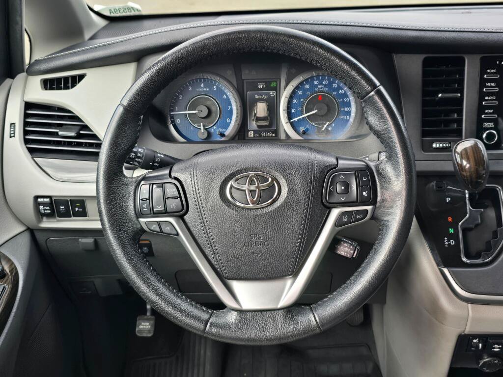 Used 2020 Toyota Sienna XLE w/ XLE Navigation Package FWD image 18