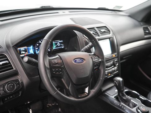 Used 2018 Ford Explorer XLT w/ Equipment Group 202A AWD/4WD image 22