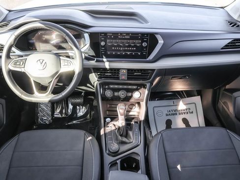 Used 2024 Volkswagen Taos SE image 29