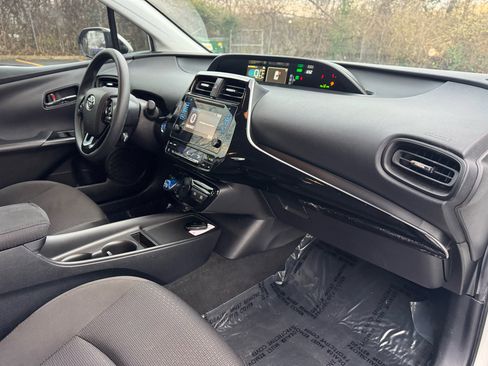 Used 2019 Toyota Prius L Eco image 23