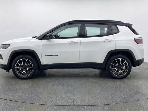 Used 2025 Jeep Compass Trailhawk AWD/4WD image 5
