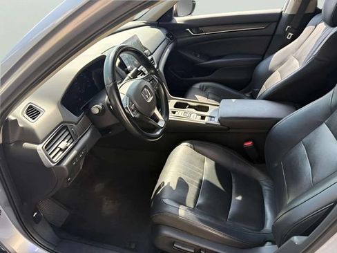 Used 2018 Honda Accord Touring image 8