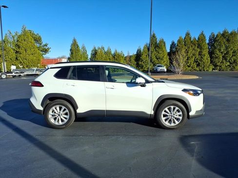 Used 2022 Toyota Corolla Cross LE image 2