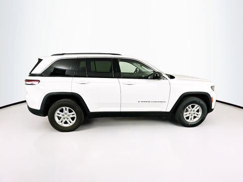 Used 2023 Jeep Grand Cherokee Laredo AWD/4WD image 10
