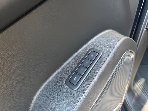 Used 2019 GMC Yukon SLT image 12