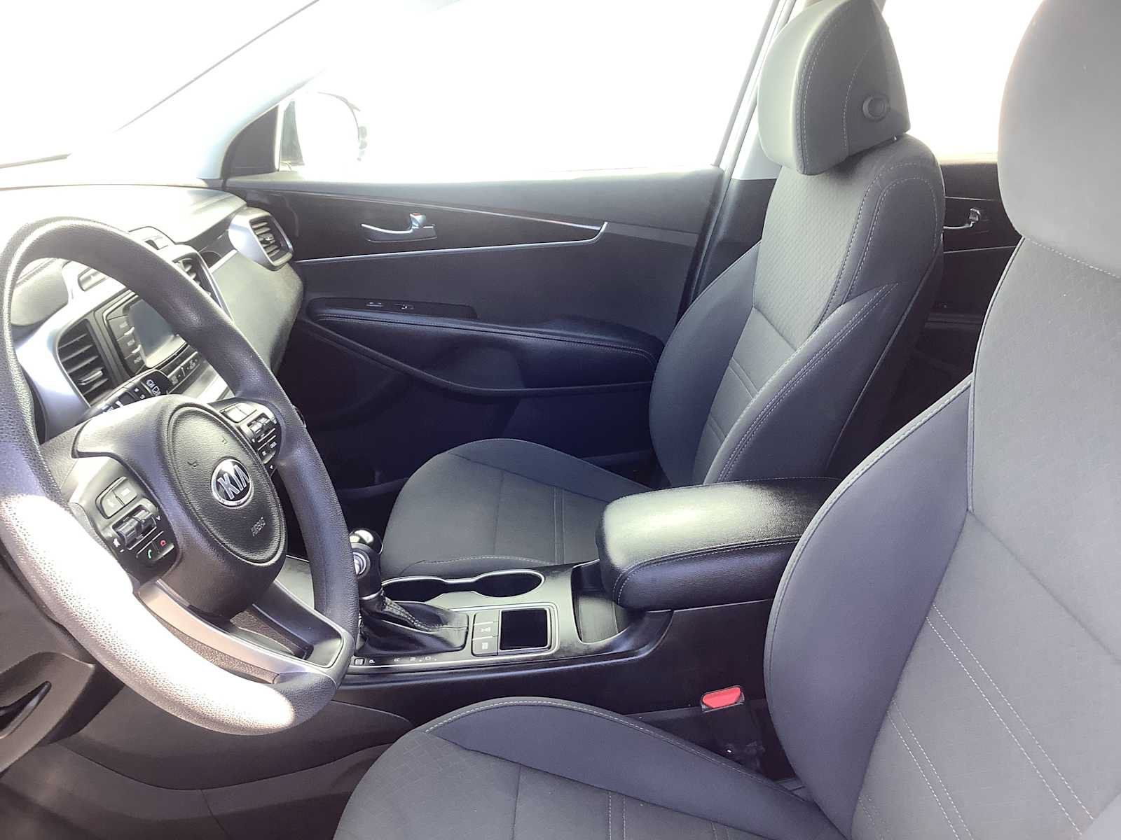 Used 2017 Kia Sorento AWD image 2